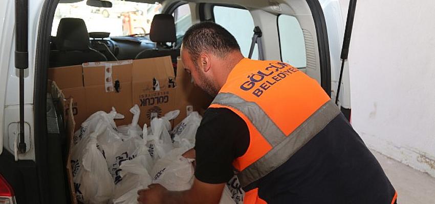 golcuk-belediyesi-hasattan-elde-ettigi-10-ton-unu-dagitmaya-basladi.jpg