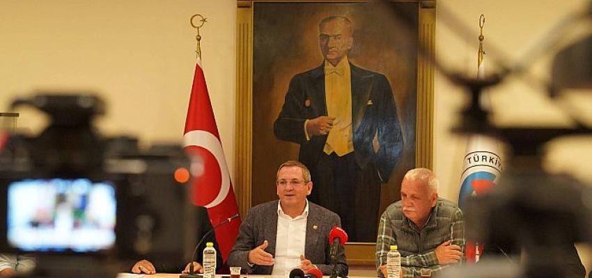 ayvalik-zeytin-hasat-festivali-olmez-agacin-golgesinde-17nci-kez-kapilarini-aciyor.jpg
