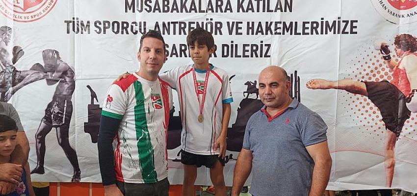 bostanlispor-muaythai-de-yine-sampiyon.jpg