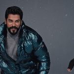 burak-ozcivitten-soguk-havaya-karsi-cool-durus.jpg