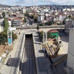 buyuksehir-darica-okul-yolu-caddesinde-yaya-ustgecidi-yapiyor.jpg