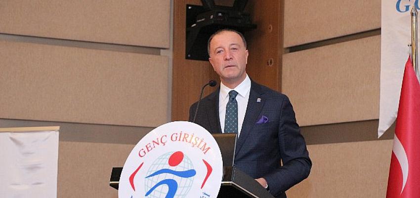 prof-dr-emre-alkinden-is-dunyasina-carpici-tavsiyeler.jpg