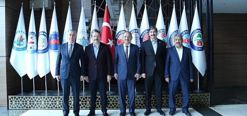 bem-bir-sen-izmir-il-baskani-veli-yuceer-sehir-ve-medeniyet-kongresine-katildi.jpg