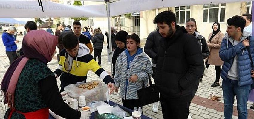 inegol-belediyesinden-ogrencilere-corba-ikrami.jpg
