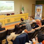 isu-teknolojik-uygulamalarini-kou-ogrencileri-ile-paylasiyor.jpg