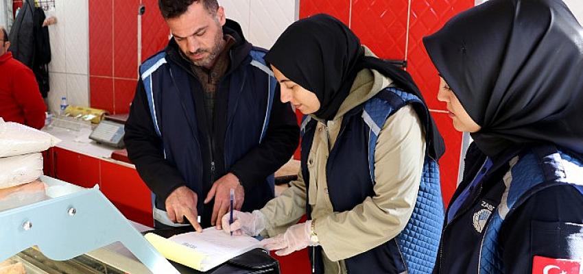 van-buyuksehir-belediyesi-kent-merkezindeki-kasap-ve-et-urunleri-satan-marketleri-denetledi.jpg