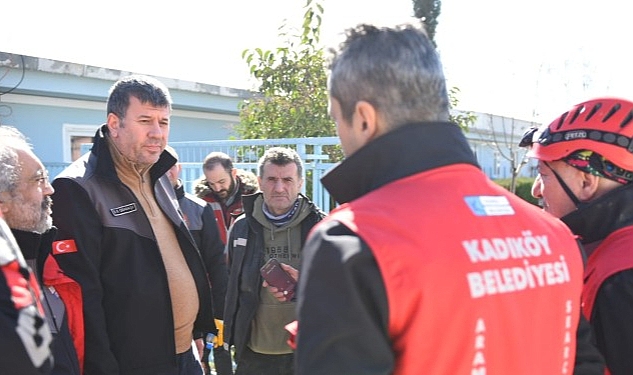 kadikoy-belediye-baskani-serdil-dara-odabasi-afet-bolgesinde.jpg