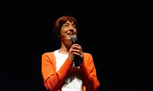 kitabini-okuduklari-yazarla-bulustular.jpg