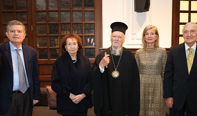 aziz-istanbul-sergisi-galata-rum-okulunda-ziyaretcilerle-bulusuyor.jpg
