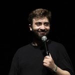 baturay-ozdemir-biraz-daha-stand-up-gosterisi-ile-haziran-ayi-boyunca-sahnede.jpg