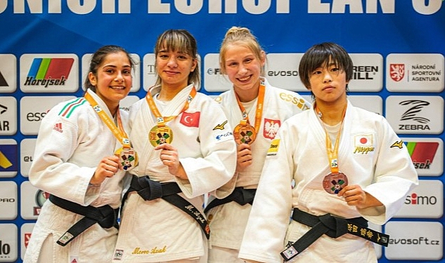 merve-ve-aysenur-avrupadan-madalyayla-dondu.jpg