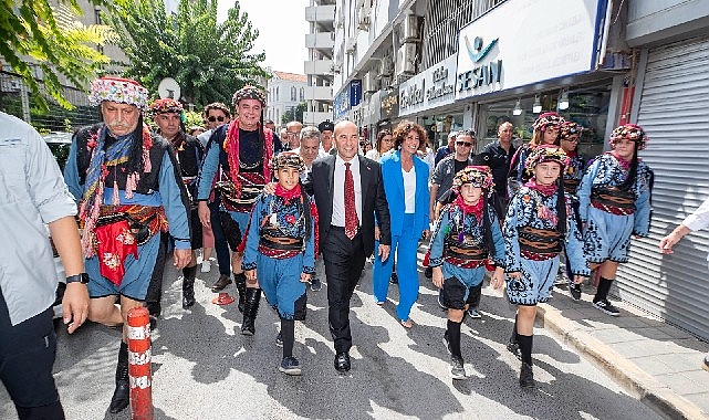 hur-efe-seref-uskup-sokaginda-101-yil-kutlamasi.jpg