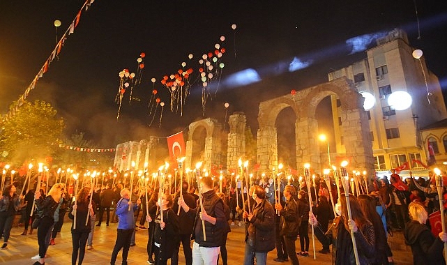 efes-selcuk-cumhuriyetin-100-yilini-coskuyla-kutladi.jpg