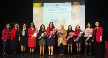 kadin-yazarlar-odullerine-kavustu.jpg