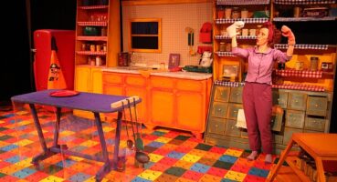 Şehir Tiyatroları bir gün Ayakkabımın teki oyunuyla Silivri'de