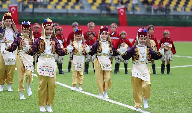 aliagada-coskulu-19-mayis-kutlamasi.jpg