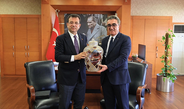 ekrem-imamoglu-bayrampasa-belediye-baskani-hasan-mutluyu-makaminda-tebrik-etti.jpg