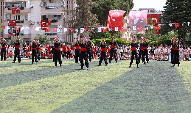 genclerin-halk-oyununa-giderek-artan-ilgisine-efes-selcuk-belediyesi-destek-oluyor.jpg