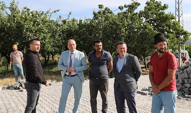 geyve-belediye-baskani-selcuk-yildiz-geyve-ilcesi-inciksuyu-ve-gazi-suleyman-pasa-mahallelerinde-yol-yapim-calismalarini-yerinde-inceledi.jpg