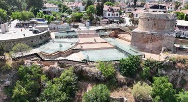 Tarihi Hıdırlık Kulesi'nde Modanın Büyülü Gecesi: Cihan Nacar Defilesi